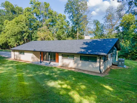 301 Sanford Ln