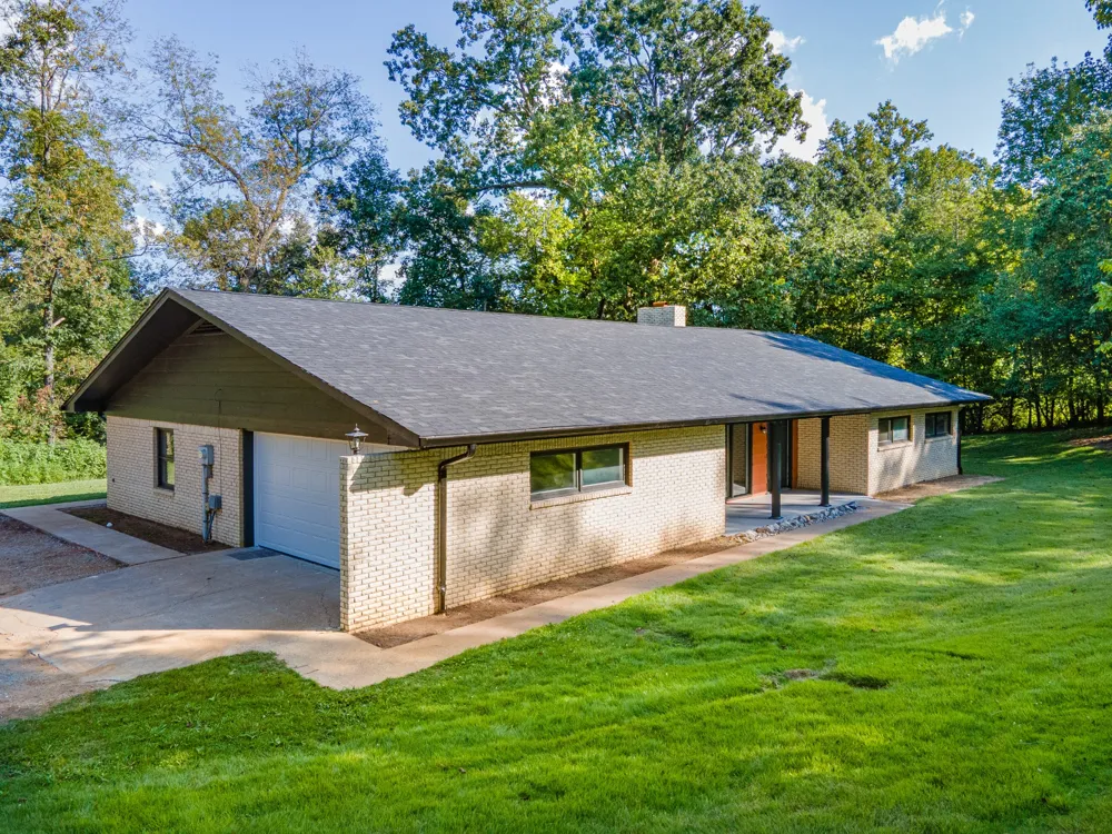 301 Sanford Ln Lawrenceburg, TN 38464