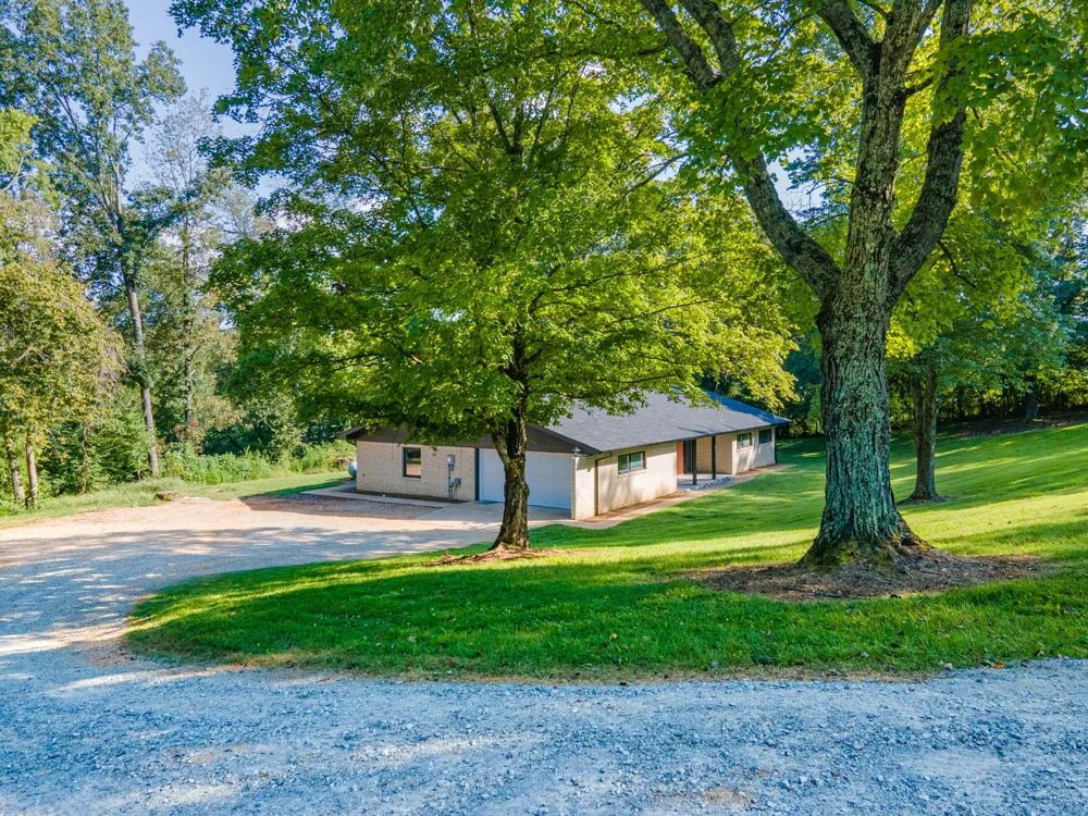 301 Sanford Ln Lawrenceburg, TN 38464