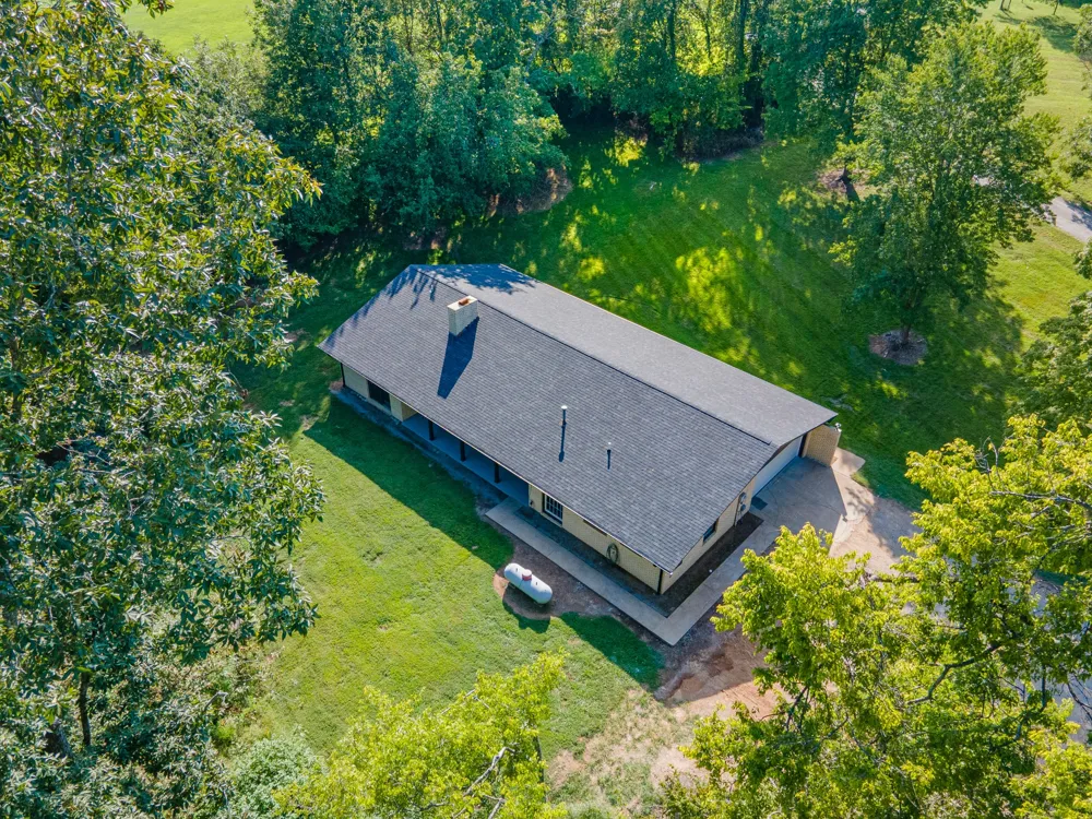 301 Sanford Ln Lawrenceburg, TN 38464