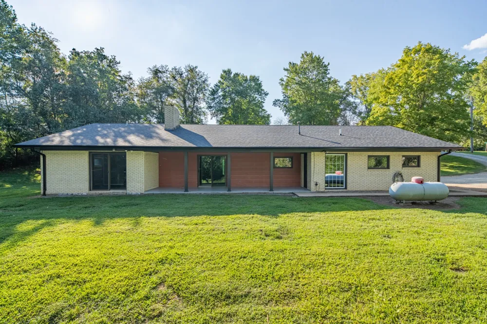 301 Sanford Ln Lawrenceburg, TN 38464