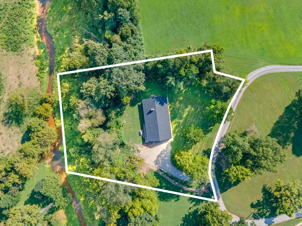 301 Sanford Ln Lawrenceburg, TN 38464