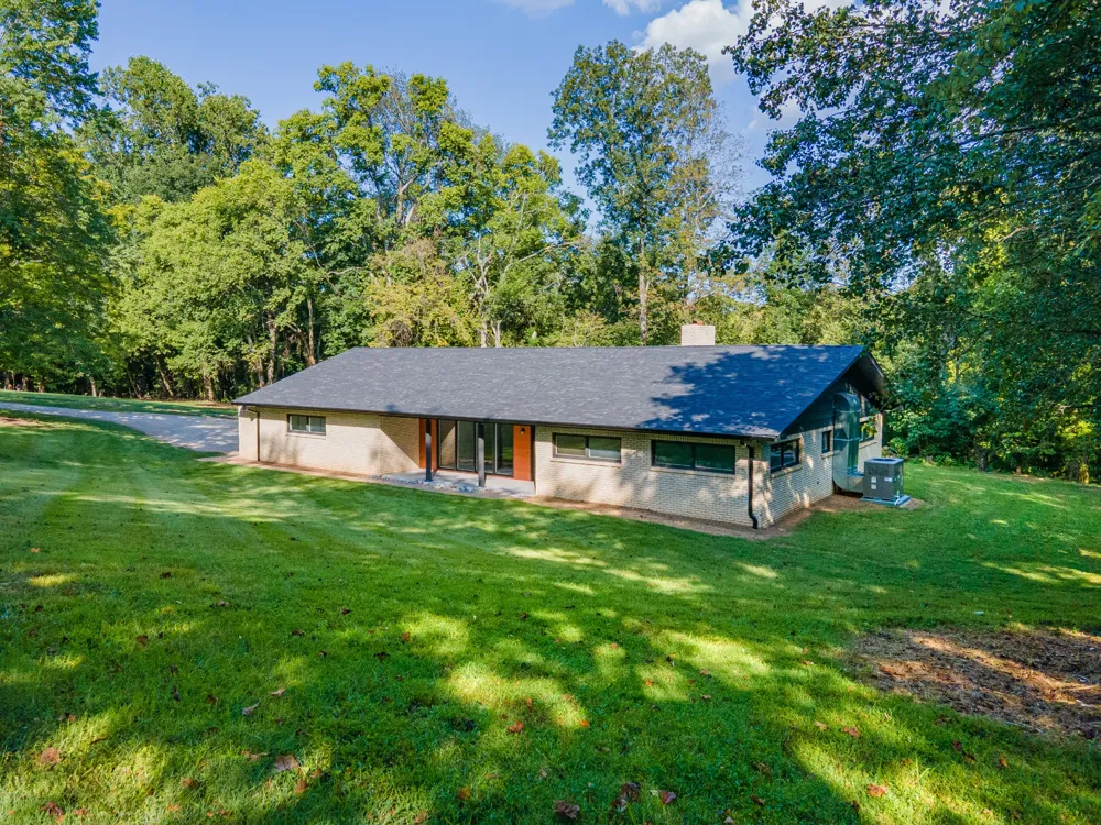 301 Sanford Ln Lawrenceburg, TN 38464