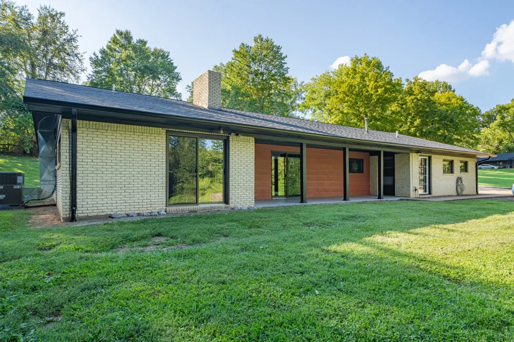 301 Sanford Ln Lawrenceburg, TN 38464