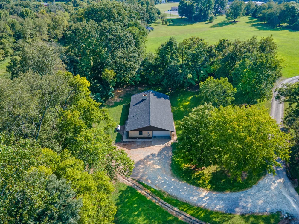301 Sanford Ln Lawrenceburg, TN 38464