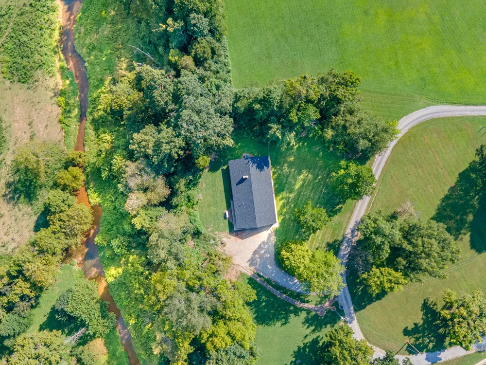 301 Sanford Ln Lawrenceburg, TN 38464