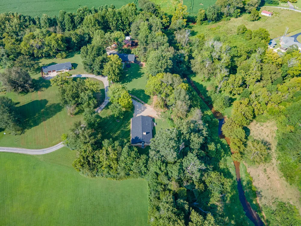 301 Sanford Ln Lawrenceburg, TN 38464