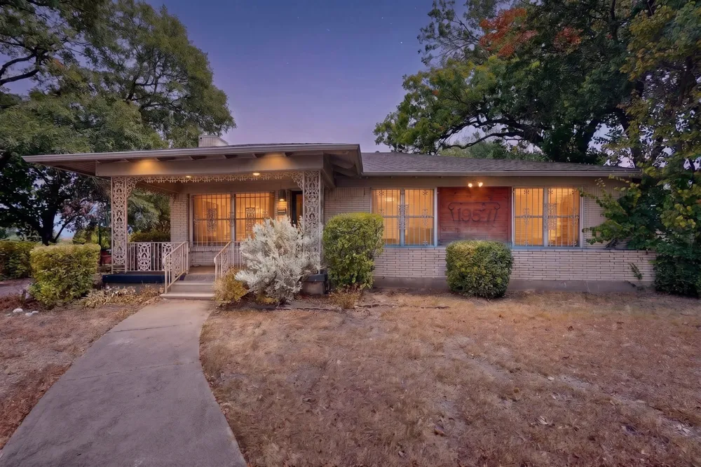 1957 E Illinois Avenue Dallas, TX 75216