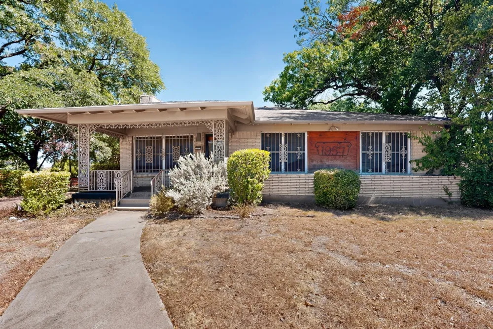 1957 E Illinois Avenue Dallas, TX 75216
