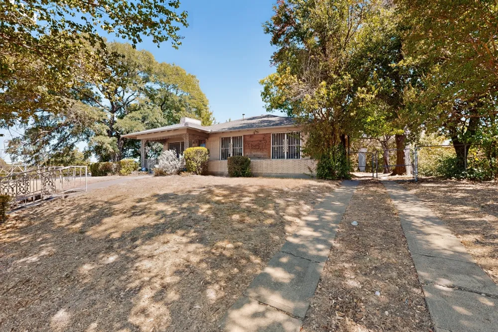 1957 E Illinois Avenue Dallas, TX 75216