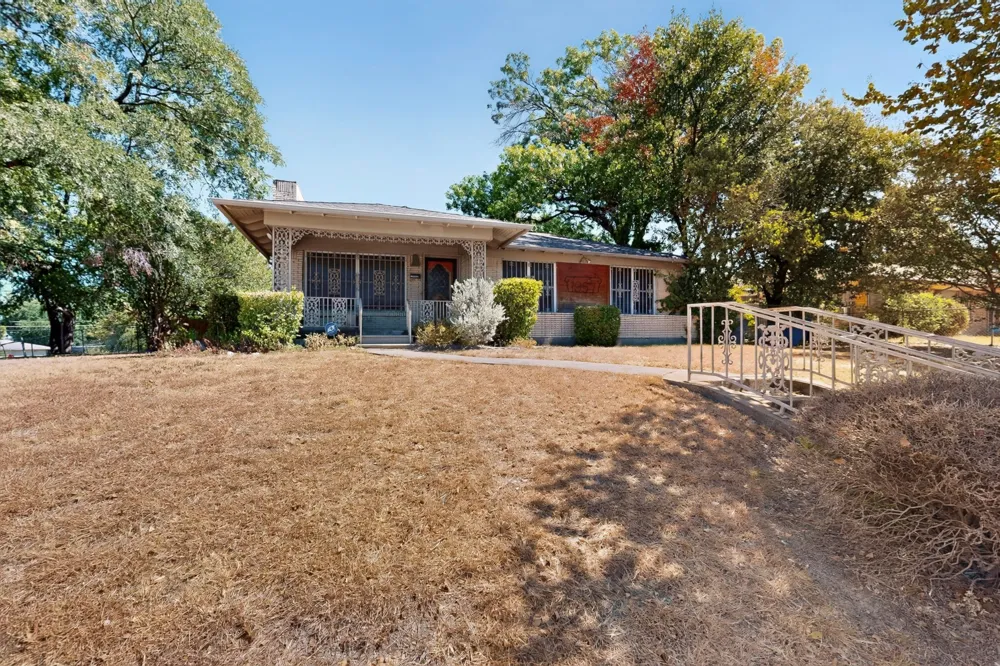 1957 E Illinois Avenue Dallas, TX 75216