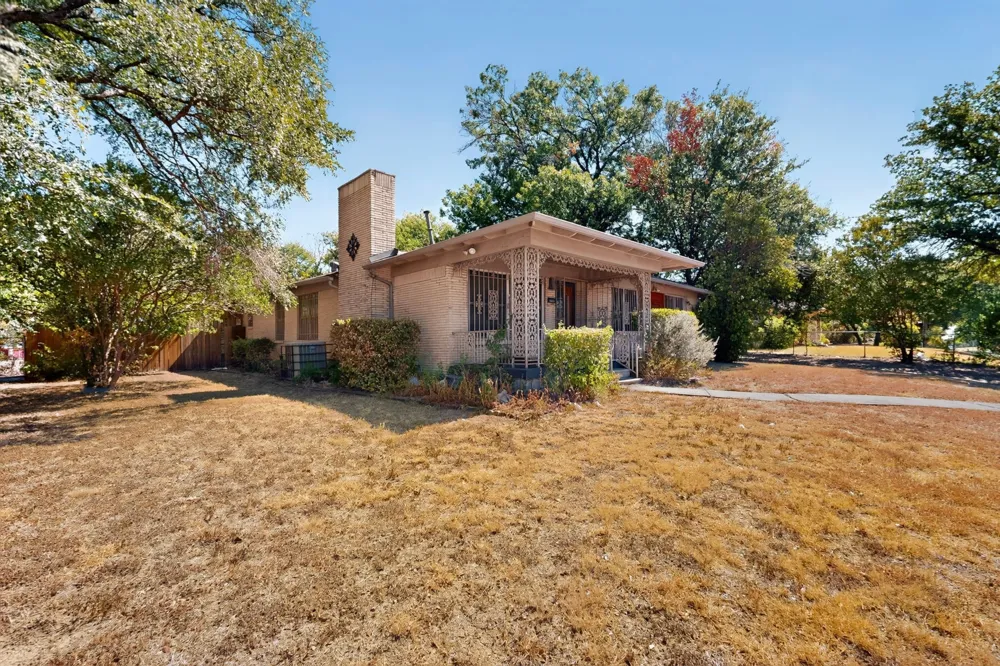 1957 E Illinois Avenue Dallas, TX 75216