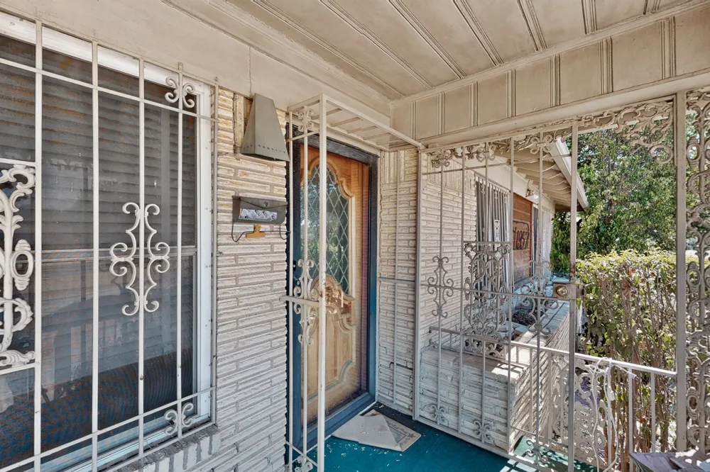 1957 E Illinois Avenue Dallas, TX 75216