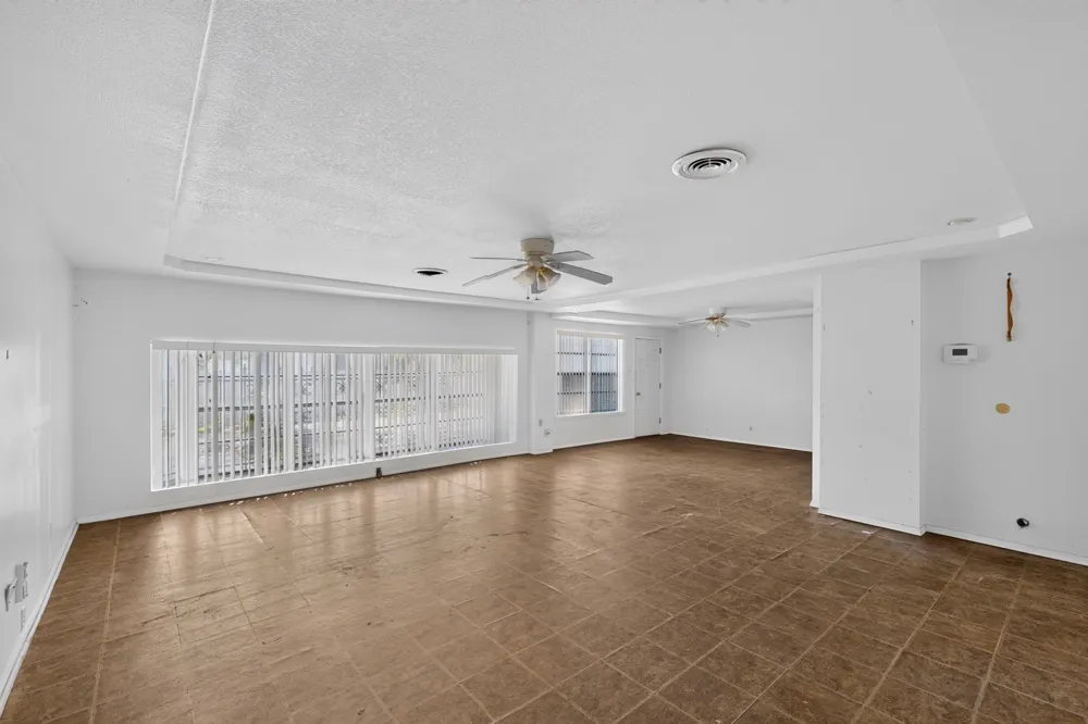 1957 E Illinois Avenue Dallas, TX 75216