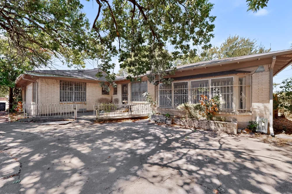 1957 E Illinois Avenue Dallas, TX 75216