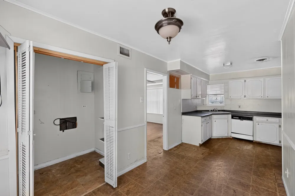 1957 E Illinois Avenue Dallas, TX 75216