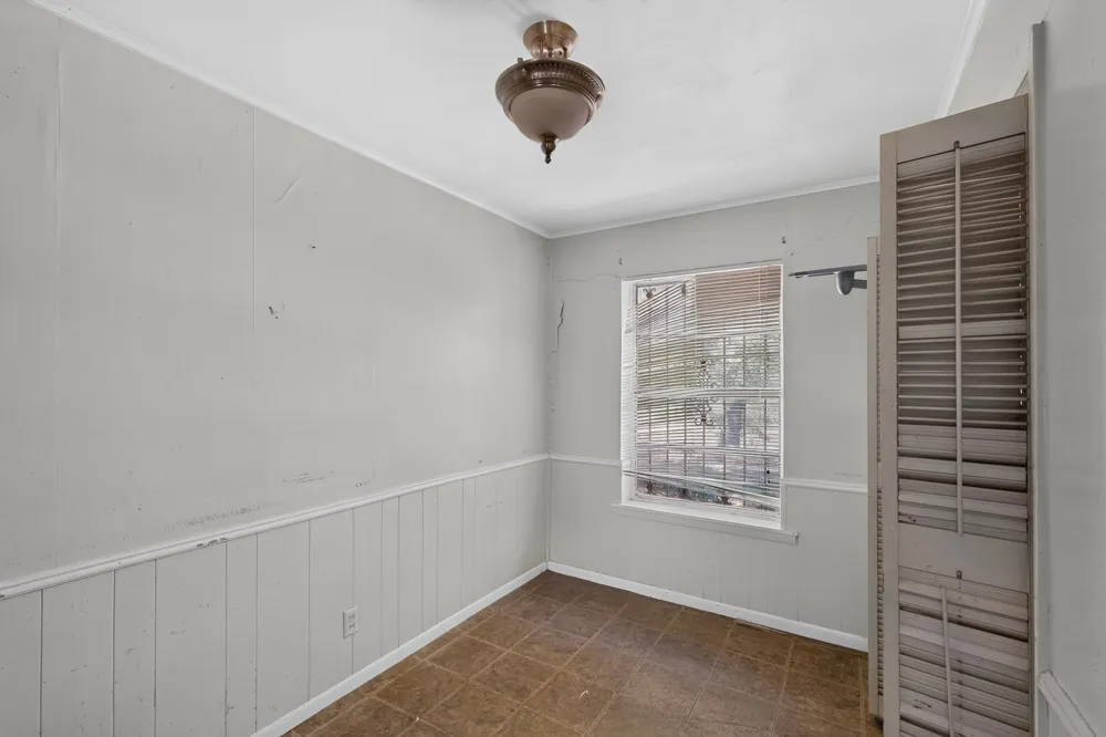 1957 E Illinois Avenue Dallas, TX 75216