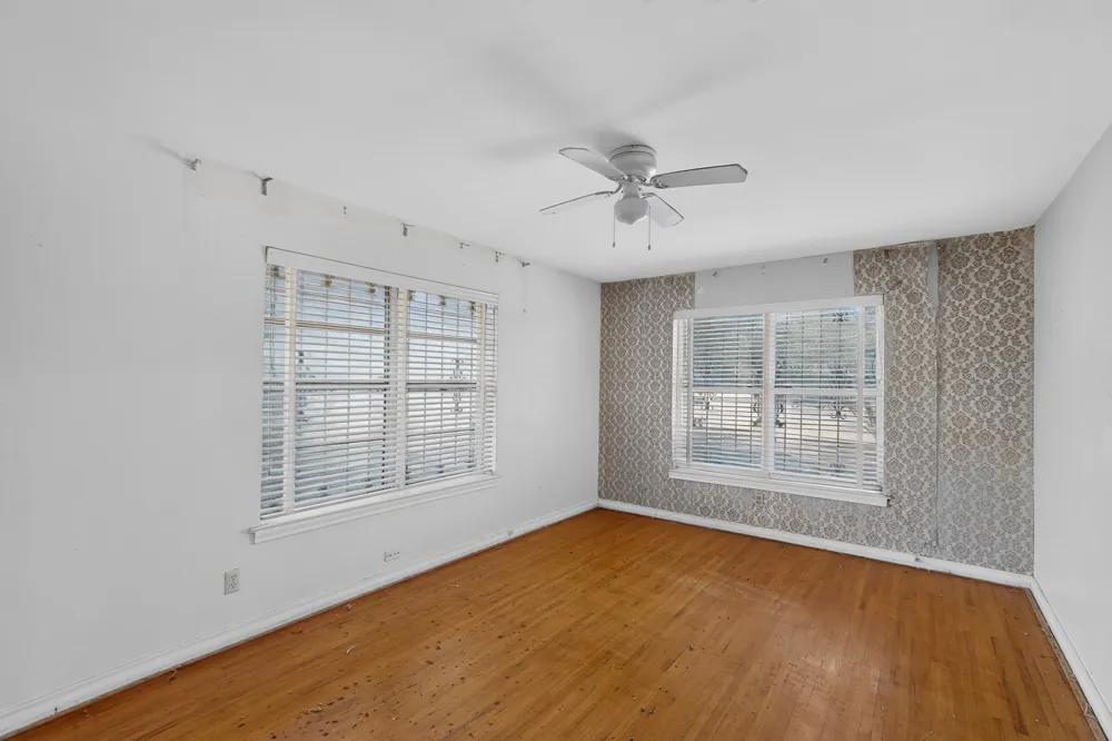 1957 E Illinois Avenue Dallas, TX 75216