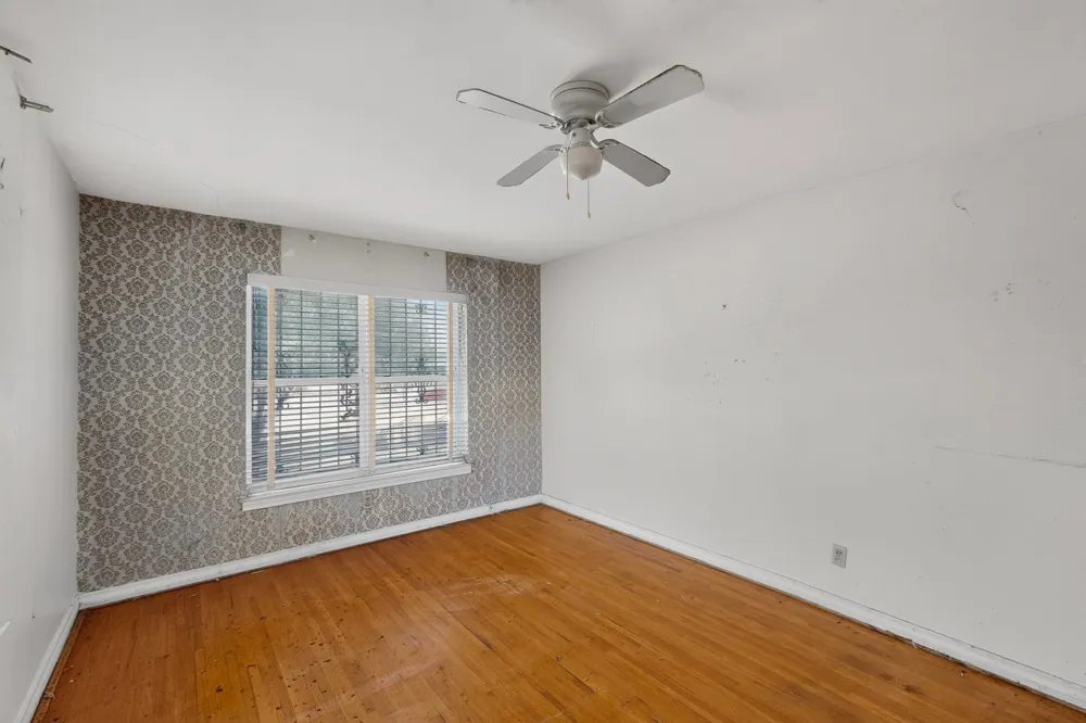 1957 E Illinois Avenue Dallas, TX 75216