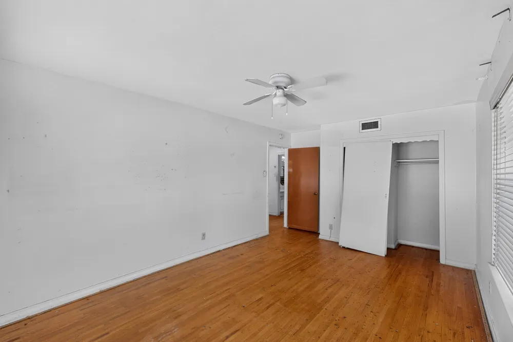 1957 E Illinois Avenue Dallas, TX 75216