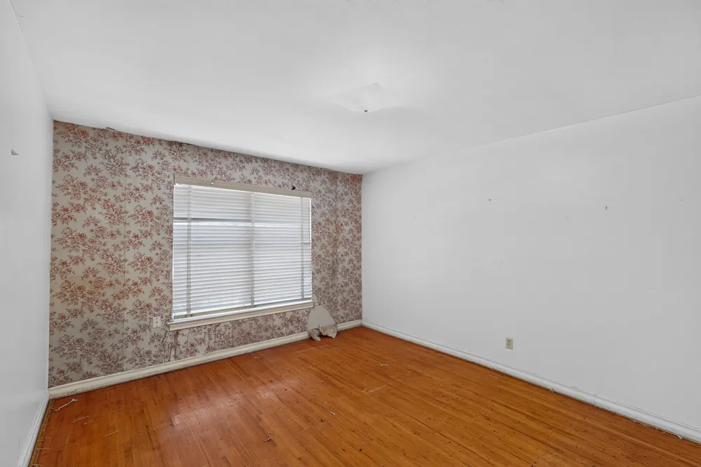 1957 E Illinois Avenue Dallas, TX 75216