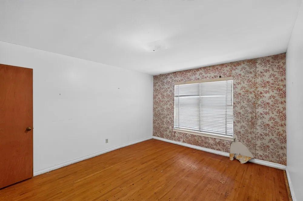 1957 E Illinois Avenue Dallas, TX 75216