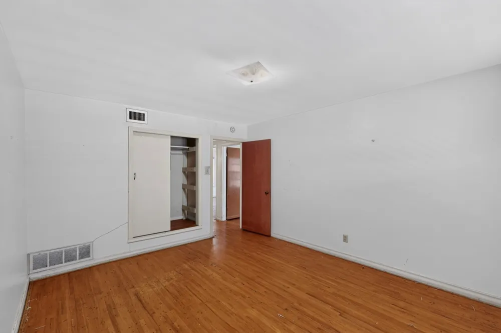 1957 E Illinois Avenue Dallas, TX 75216