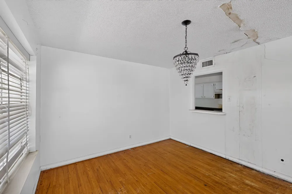 1957 E Illinois Avenue Dallas, TX 75216