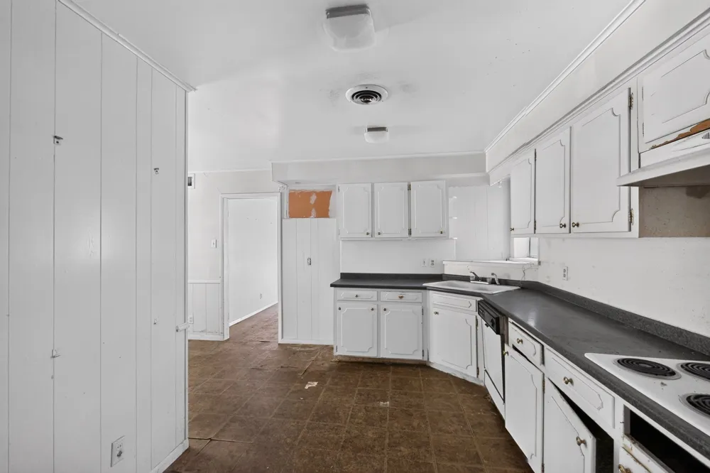 1957 E Illinois Avenue Dallas, TX 75216