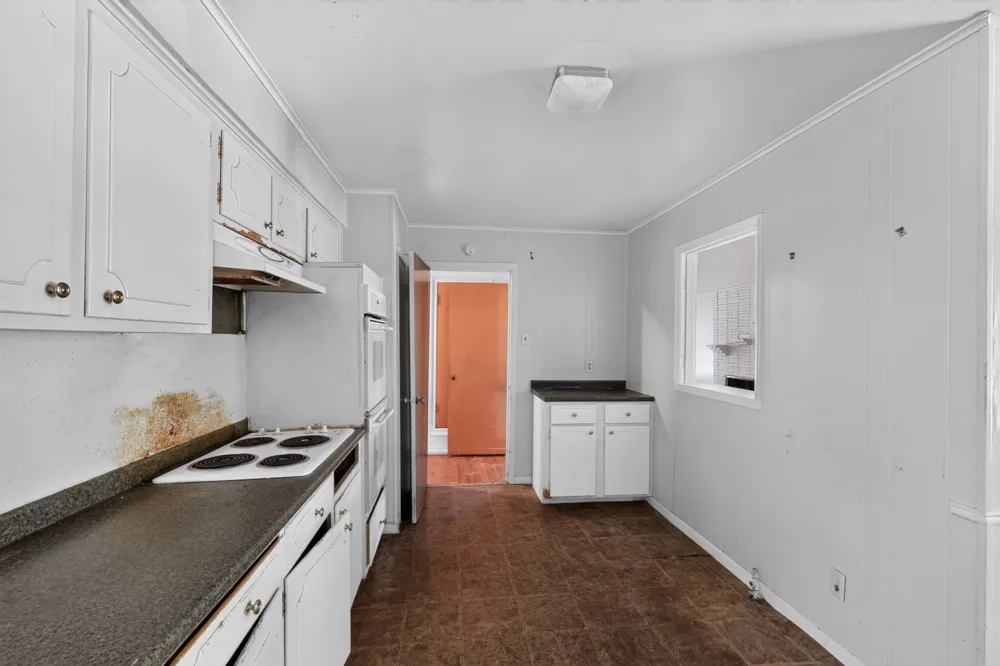 1957 E Illinois Avenue Dallas, TX 75216