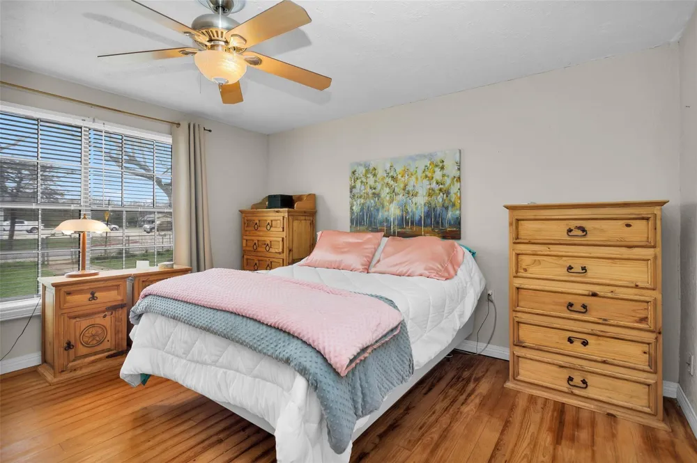 702 W Caroline Street Montgomery, TX 77356