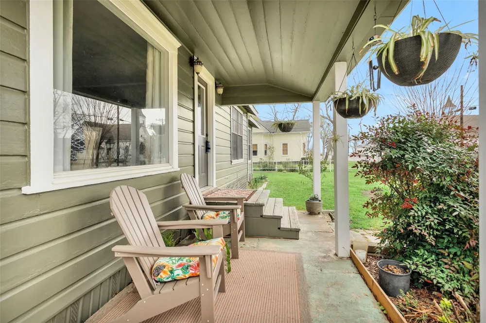 702 W Caroline Street Montgomery, TX 77356