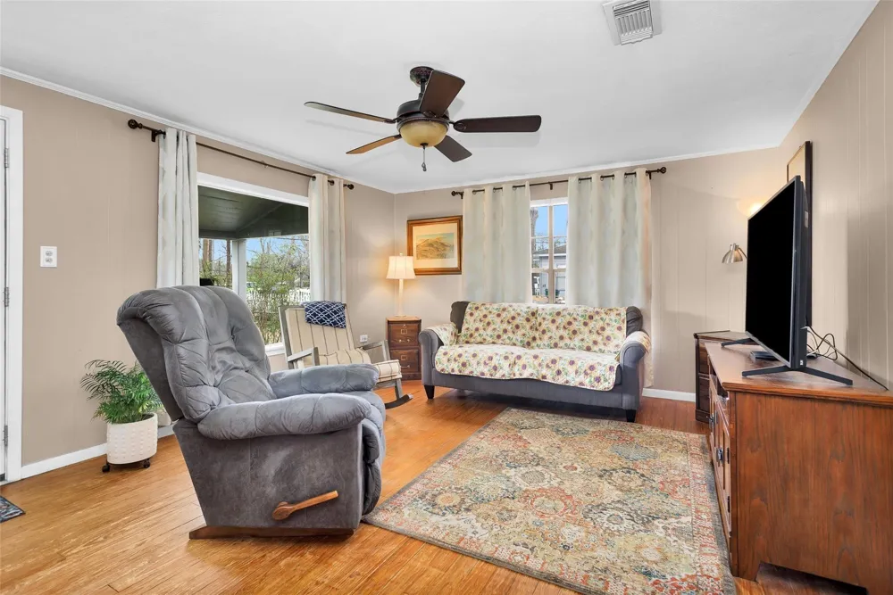 702 W Caroline Street Montgomery, TX 77356