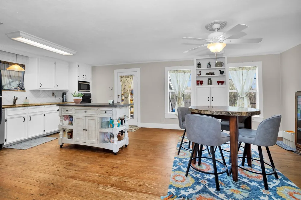 702 W Caroline Street Montgomery, TX 77356