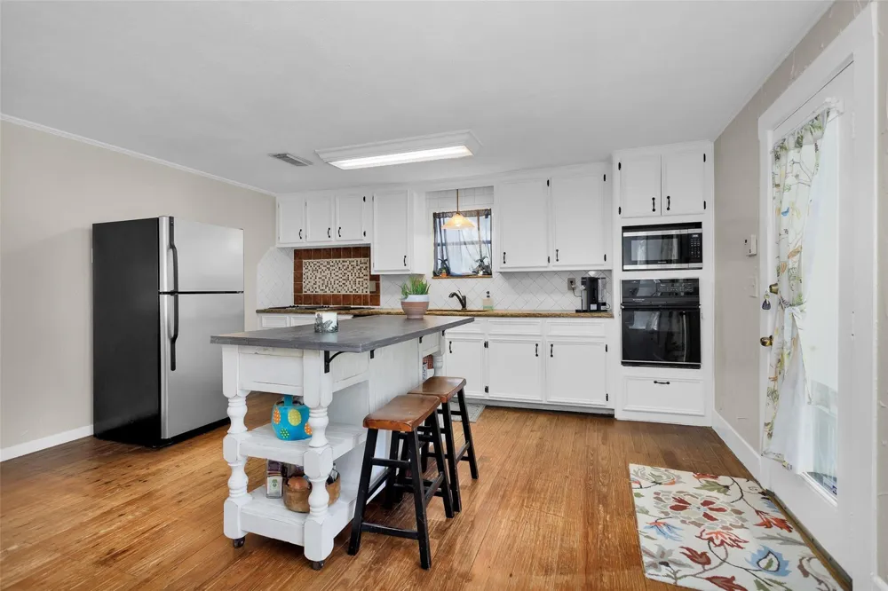 702 W Caroline Street Montgomery, TX 77356