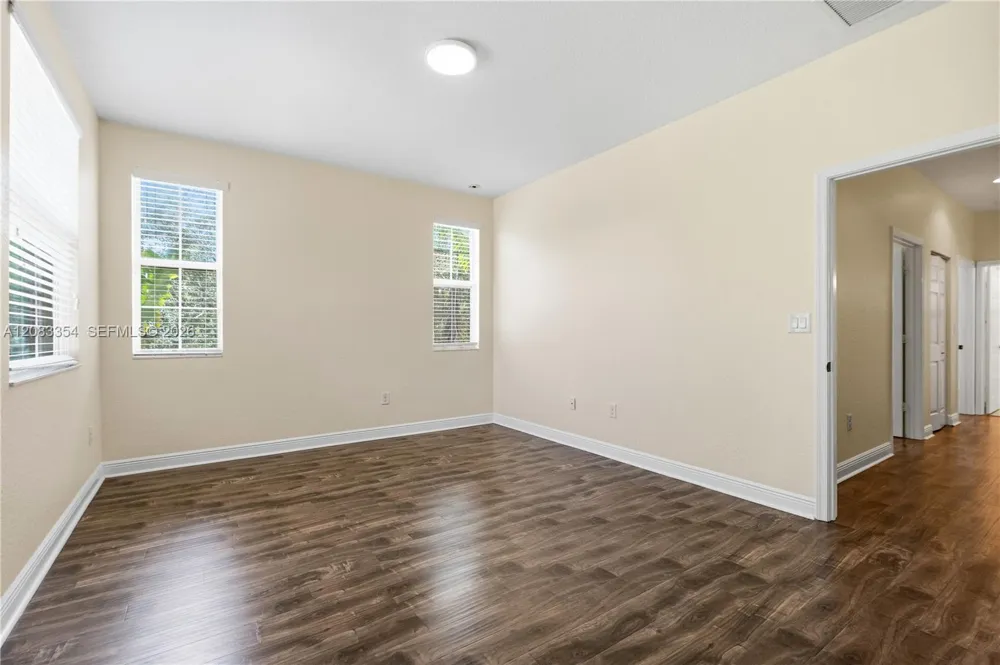 1129 SW 147th Ter Pembroke Pines, FL 33027