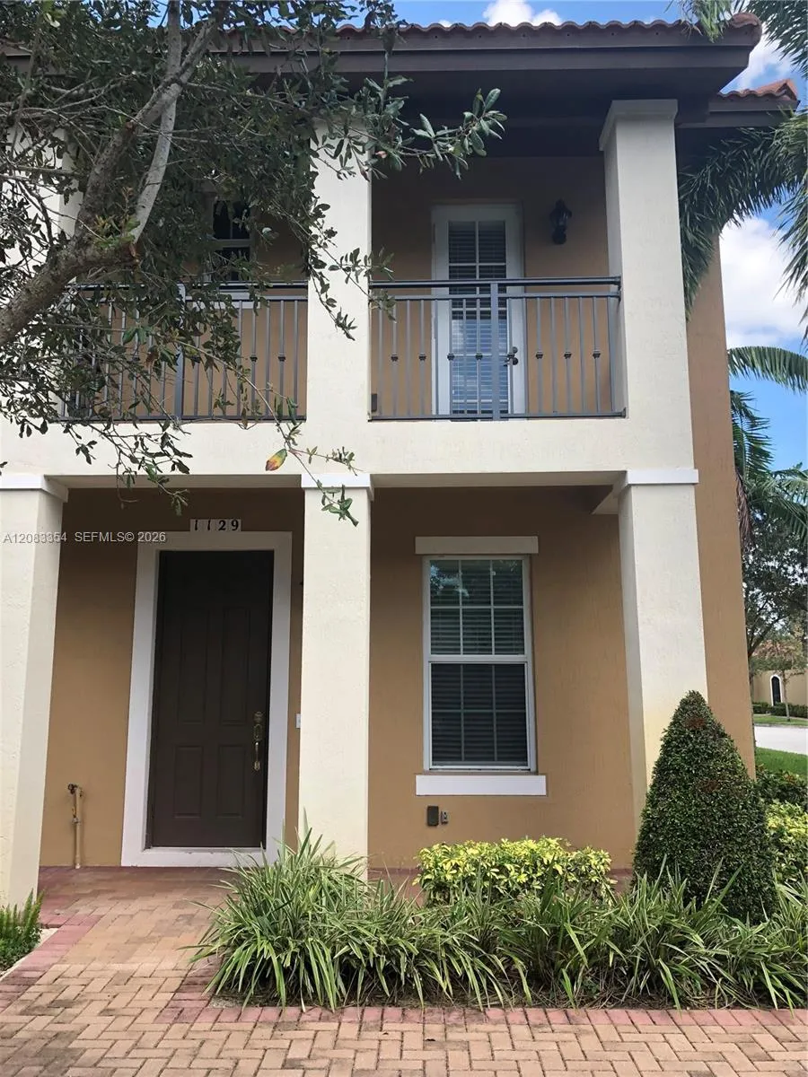 1129 SW 147th Ter Pembroke Pines, FL 33027