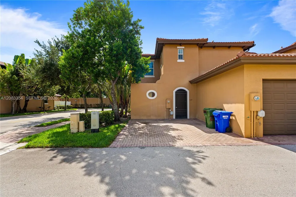 1129 SW 147th Ter Pembroke Pines, FL 33027