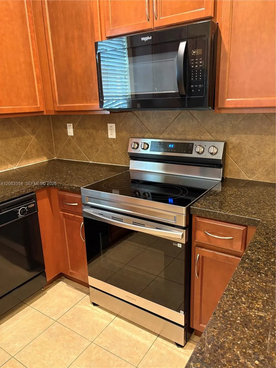 1129 SW 147th Ter Pembroke Pines, FL 33027