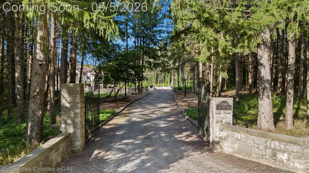 1540 Mill Race Rochester Hills City, MI 48306
