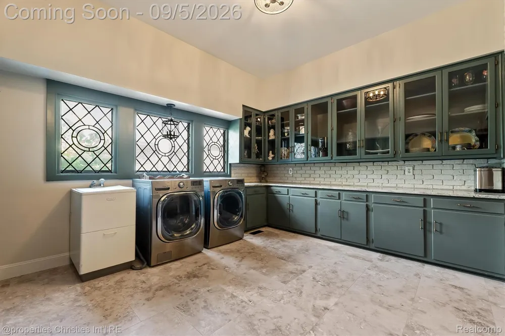1540 Mill Race Rochester Hills City, MI 48306