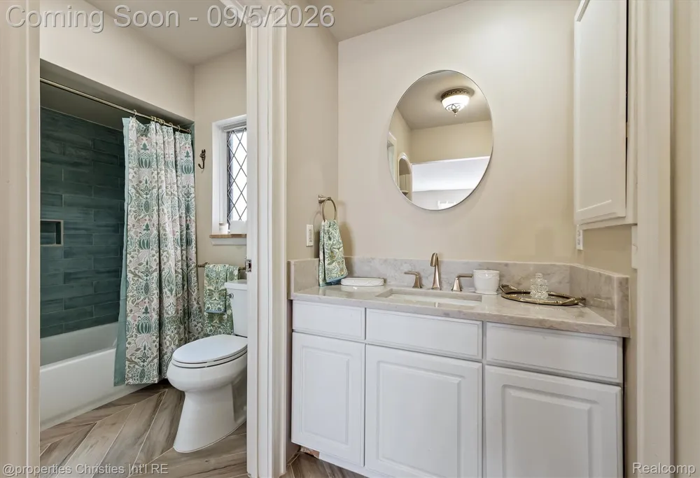 1540 Mill Race Rochester Hills City, MI 48306