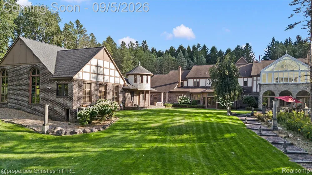 1540 Mill Race Rochester Hills City, MI 48306