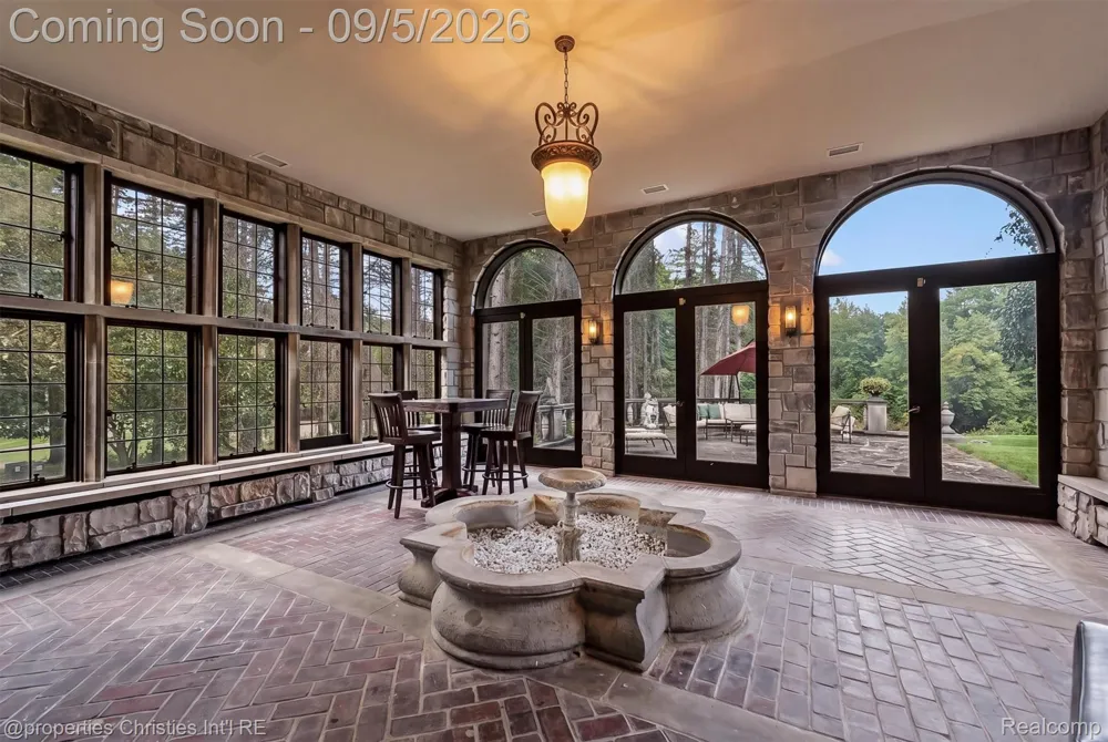 1540 Mill Race Rochester Hills City, MI 48306