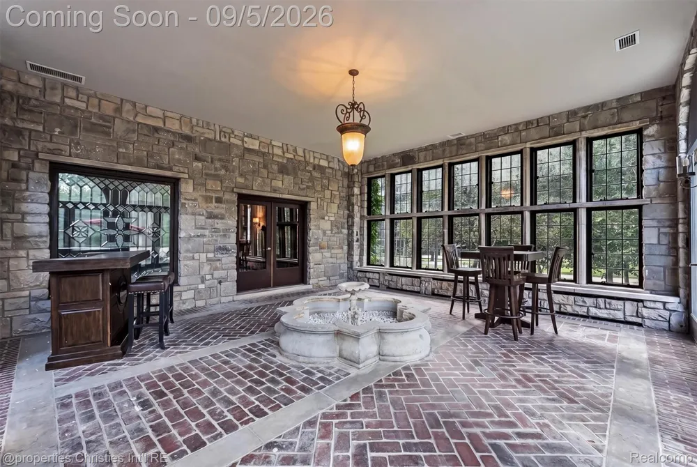 1540 Mill Race Rochester Hills City, MI 48306