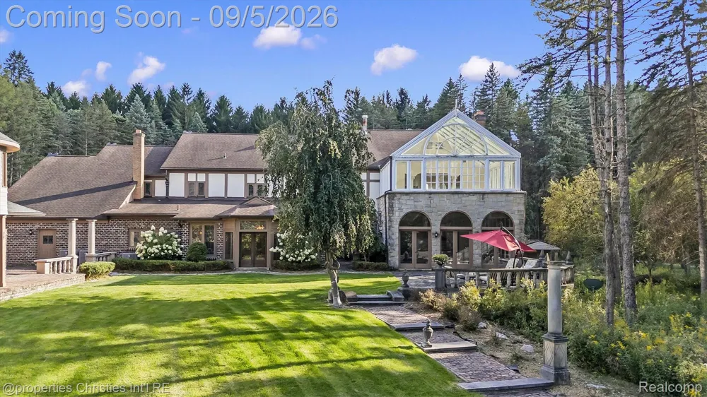 1540 Mill Race Rochester Hills City, MI 48306