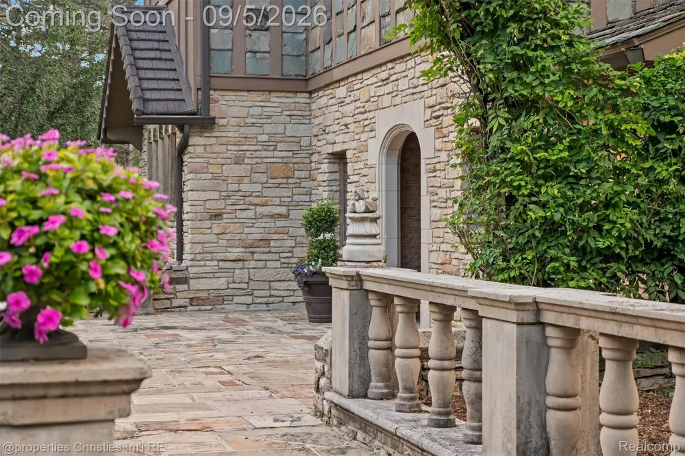 1540 Mill Race Rochester Hills City, MI 48306