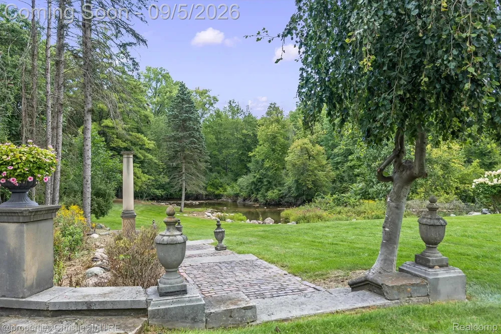 1540 Mill Race Rochester Hills City, MI 48306