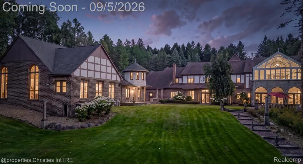 1540 Mill Race Rochester Hills City, MI 48306