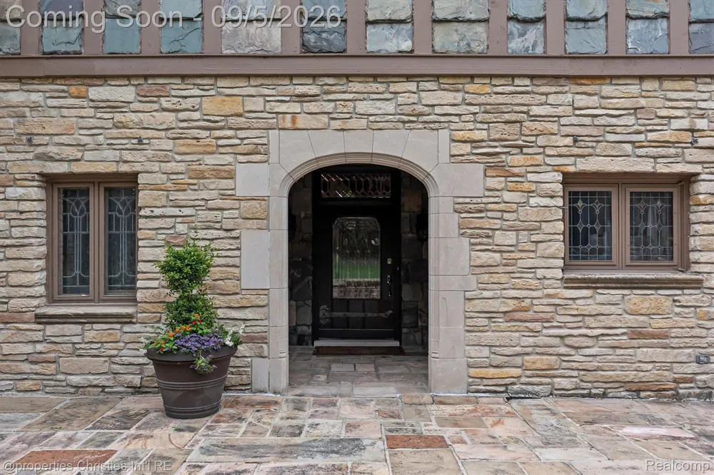 1540 Mill Race Rochester Hills City, MI 48306
